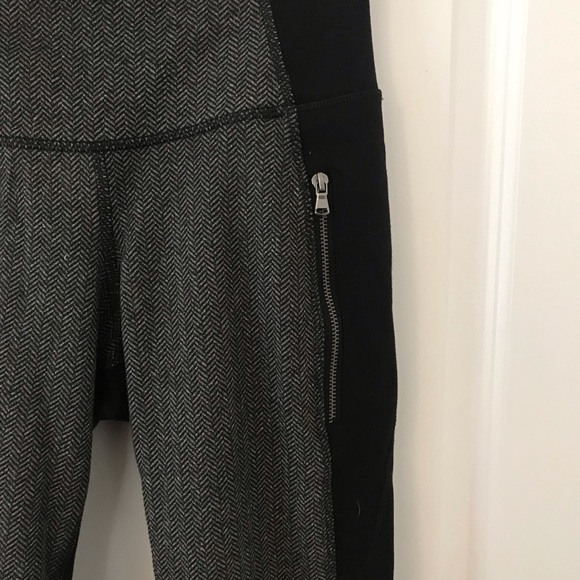 OLD NAVY | Zip-Pocket Herringbone Leggings - Picture 5 of 5
